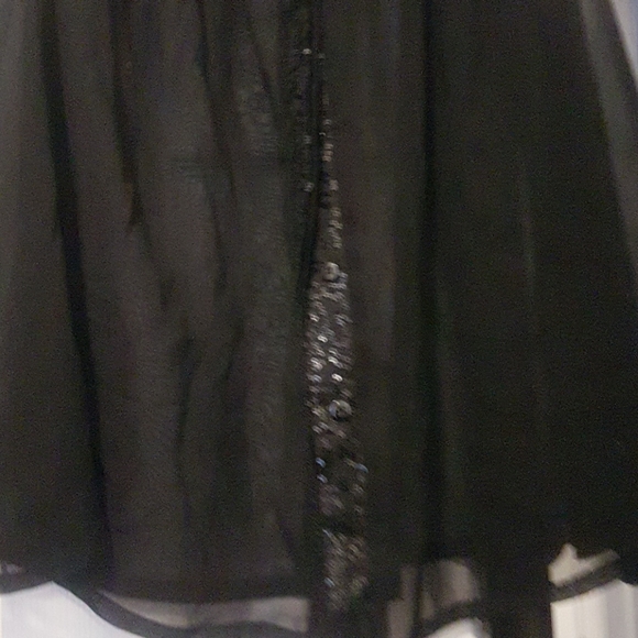 3/$20 Black sleeveless top - Picture 3 of 4